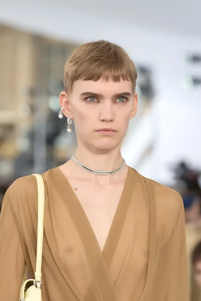 Look 44